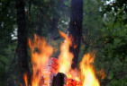 Funkenregen im ganzen Land: Feuer gibt es berall in der Johannisnacht