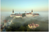 Sommerlicher Morgennebel ber dem Tallinner Domberg. Es ist kurz nach 4 Uhr  die pefekte Zeit fr einen einsamen Spaziergang.     /      Aivo Oblikas / Visit Estonia