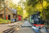 Zwischen den Stdtchen Gulbene und Alūksne verkehrt Lettlands letzte Schmalspurbahn - nach festem Fahrplan und ganz gemchlich. "Slow Tourism" at its best!     /      Reinis Hofmanis / latvia.travel